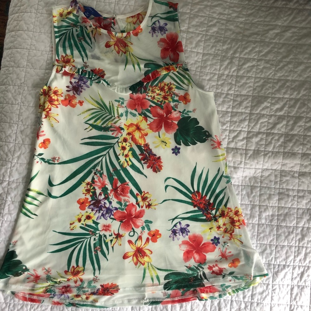 Apt 9 Top